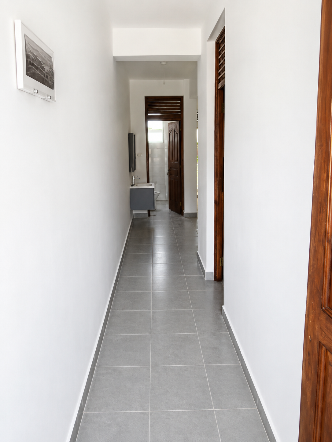 Apartment Hallway & Interior Corridor